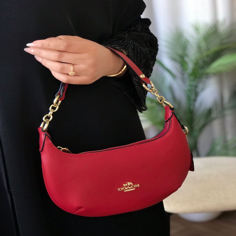 شنطة نسائية من ماركة كوتش COACH