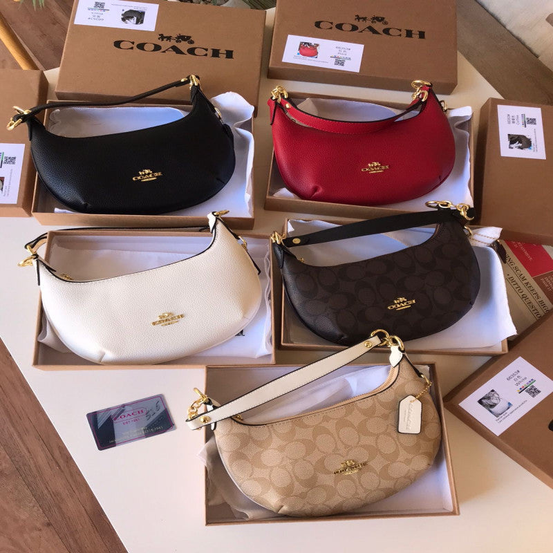شنطة نسائية من ماركة كوتش COACH