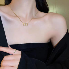 قلادة على شكل حرف CD من الفولاذ التيتانيوم لا تبهت مجوهرات نسائية على الطراز الأوروبي والأمريكي سلسلة ترقوة عصرية بسيطة