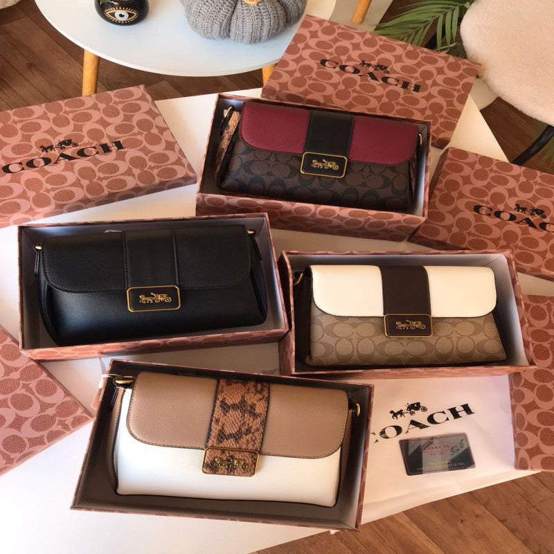 شنطة نسائية من ماركة كوتش COACH